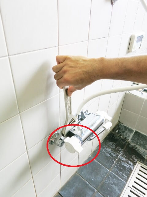 シャワーのお湯がぬるい だけなら給湯器の不具合じゃないかも プロが教える住宅設備のあれこれ